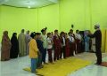 Pimpinan Tahfidz Fathiyyah Zahra Berikan Bimbingan Siswa Sholat Berjamaah