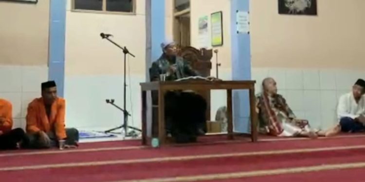 Pengajian Rutin Masjid Jami Baitussalam, KH. Iim Bahas Keutamaan Sholat Berjamaah Subuh