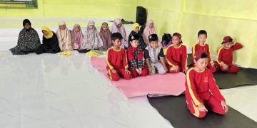 Siswa Tahfidz Fathiyyah Zahra Utamakan Sholat Dzuhur Berjamaah