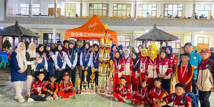 Tim LKBB Paskibra MI Baitussalam Kembali Tambah Koleksi Trofi di Lomba Tingkat Jabar