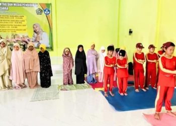 Siswa Tahfidz Fathiyyah Zahra Gelar Sholat Dzuhur Berjamaah