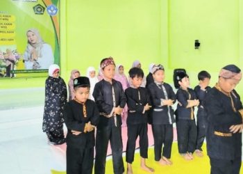 Dzuhur Berjamaah Jadi Pioritas Siswa Tahfidz Fathiyyah Zahra