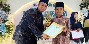 Fikri Haikal Abdul Karim Kembali Raih Peringkat 1 di Kelas IV MI Baitussalam