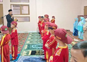 Murid Baru MI Baitussalam Membiasakan Sholat Dhuha Berjamaah