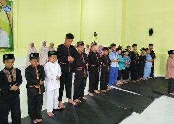 Sholat Berjamaah Jadi Prioritas Siswa Tahfidz Al-Quran Fathiyyah Zahra
