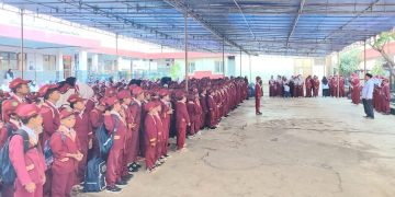 Ratusan Siswa MI Baitussalam Penuh Khidmat Ikuti Upacara Pengibaran Bendera