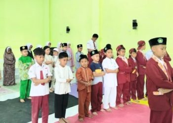 Mulia, Para Santri Tahfidz Fathiyyah Zahra Gelar Sholat Ashar Berjamaah