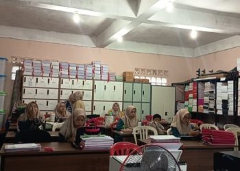 Gema Sholawat di Ruang Guru TKQ dan MI Baitussalam Awali Aktivitas Pagi