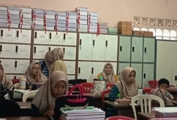 Gema Sholawat di Ruang Guru TKQ dan MI Baitussalam Awali Aktivitas Pagi