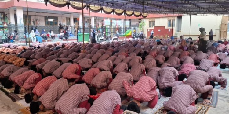 Terapkan Disiplin Sejak Dini, Siswa MI dan TKQ Baitussalam Gelar Sholat Dhuha Berjamaah