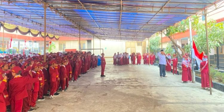 Tingkatkan Disiplin Nasionalisme, Siswa MI dan TKQ Baitussalam Rutin Gelar Upacara