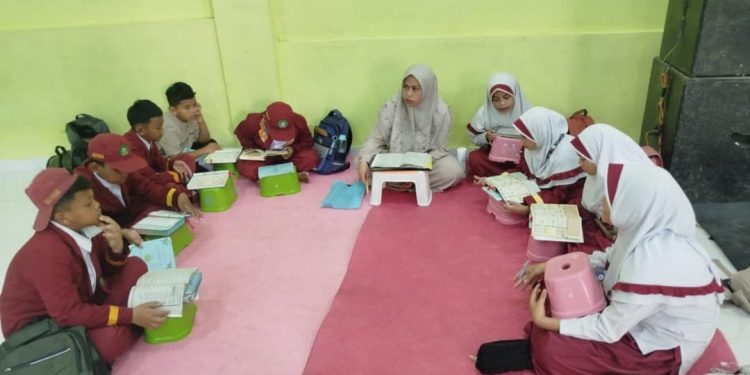 Idola Kelompok Tahfidz Al-Quran Fathiyyah Zahra Abdul Karim