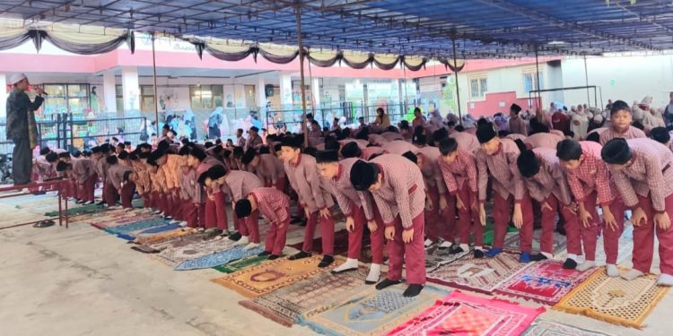 Disiplin Sejak Dini, Siswa MI dan TKQ Baitussalam Membiasakan Sholat Dhuha
