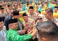 KH. Iim Abdul Karim Bersalaman dengan Kapolri di Kunjungan Kemah Nasional Pramuka PUI Selabintana Sukabumi