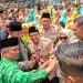 KH. Iim Abdul Karim Bersalaman dengan Kapolri di Kunjungan Kemah Nasional Pramuka PUI Selabintana Sukabumi