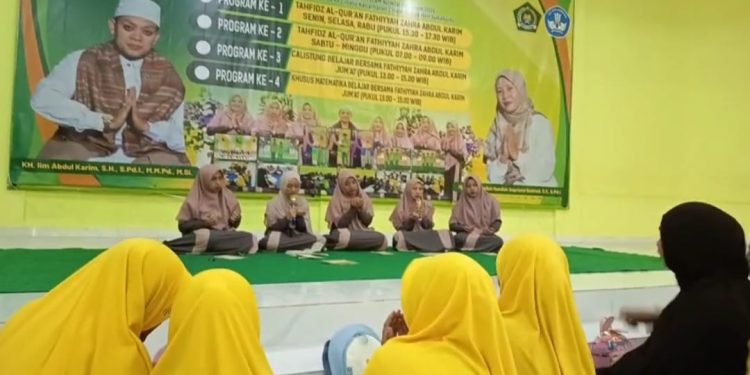 Memukah, Para Ustadzah Tahfidz Al-Quran Fathiyyah Zahra Baca Maulid Al-Azab