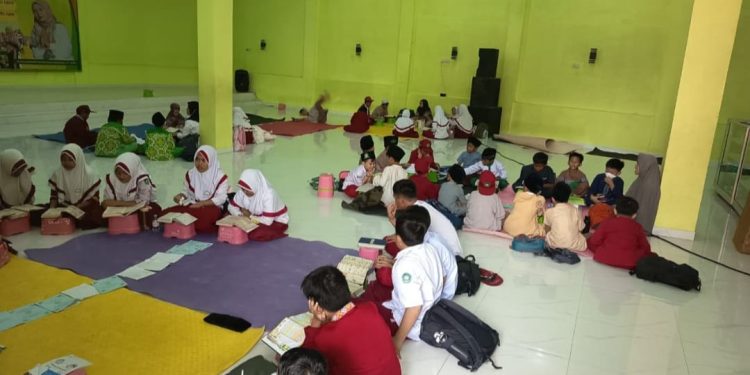 Generasi Qurani Berakhlak dan Berkarakter Tahfidz Al-Quran Fathiyyah Zahra