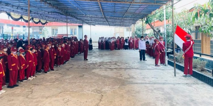 Pupuk Jiwa Nasionalisme, Siswa MI dan TKQ Baitussalam Gelar Upacara