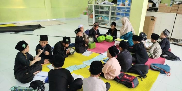 Tahfidz Al-Quran Fathiyyah Zahra “Mewujudkan Generasi Qur’ani Unggul Dalam Prestasi”