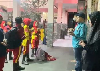 Kepala MI Baitussalam Lepas Tim Paskibra Menuju Lomba LKBB Gempita II Jabar di Santasea Park Kota Sukabumi