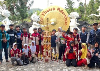 Paskibra MI Baitussalam Kembali Boyong Piala LKBB Se-Jabar