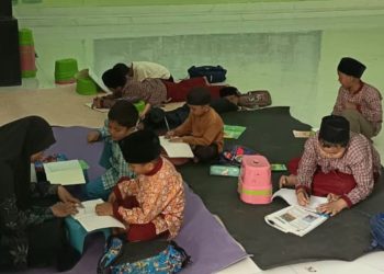 Siswa Calistung Fathiyyah Zahra Tetap Semangat Dalam Belajar