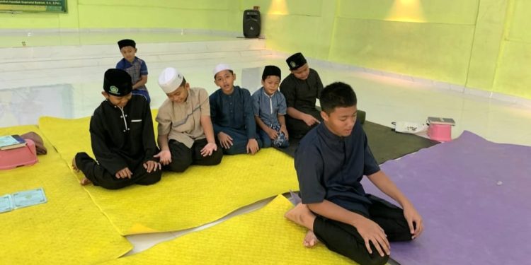 Siswa Tahfidz Al-Quran Fathiyyah Zahra Minggu Berjamaah Dhuha