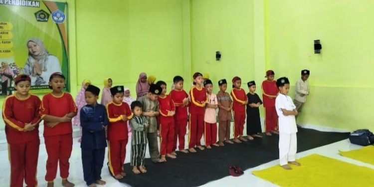 Disiplin dan Terdidik, Siswa Tahfidz Fathiyyah Zahra Utamakan Sholat Berjamaah