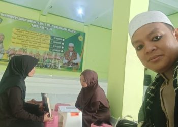 Pimpinan Tahfidz Monitoring Tes Hafalan Al-Quran Siswa Tahfidz