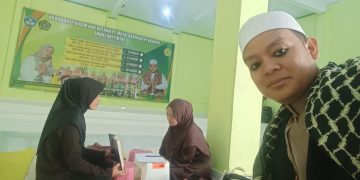 Pimpinan Tahfidz Monitoring Tes Hafalan Al-Quran Siswa Tahfidz