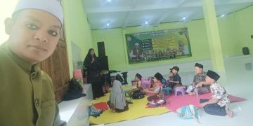 Pimpinan Tahfidz Monitor Kegiatan Siswa Calistung Fathiyyah Zahra