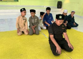 Siswa Kelompok Tahfidz Fathiyyah Zahra Biasakan Sholat Dhuha Berjamaah