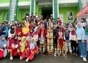 Tim Paskibra MI Baitussalam Boyong Piala LKBB Se-Pulau Jawa