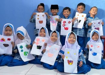 Asah Kreativitas dan Tanamkan Cinta Alam, Anak PAUDQU Baitussalam Belajar Menggambar Tanaman