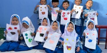 Asah Kreativitas dan Tanamkan Cinta Alam, Anak PAUDQU Baitussalam Belajar Menggambar Tanaman