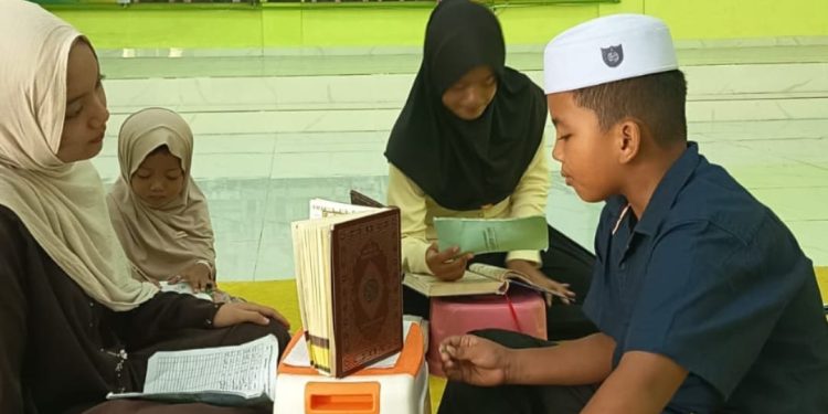 Jaga Mutu Hafalan, Siswa Lalui Uji Murojaah di Tahfidz Al-Quran Fathiyyah Zahra Abdul Karim