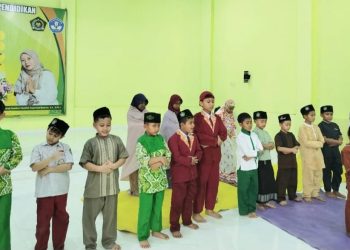 Tegakkan Disiplin Spiritual, Santri Tahfidz Al-Quran Fathiyyah Zahra Abdul Karim Cisaat Wajibkan Sholat Berjamaah
