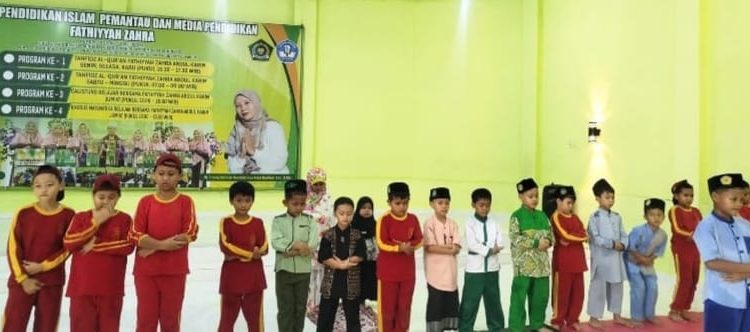 Perkuat Fondasi: Tahfidz Al-Quran Fathiyyah Zahra Abdul Karim Tegakkan Sholat Berjamaah