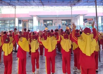 Wujudkan Generasi Sehat dan Ceria, Siswa MI dan TKQ Baitussalam Gelar Senam Bersama