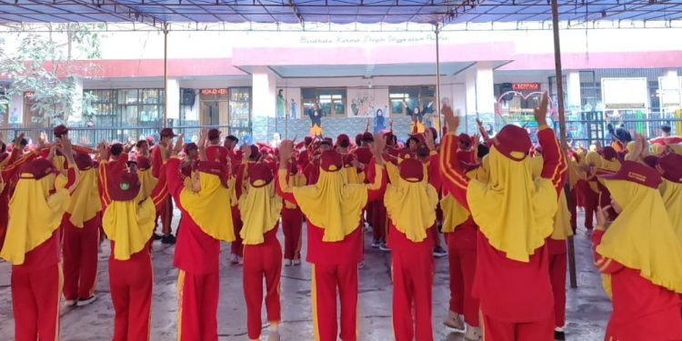 Wujudkan Generasi Sehat dan Ceria, Siswa MI dan TKQ Baitussalam Gelar Senam Bersama