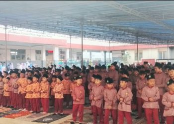 Menjemput Berkah Pagi, Siswa MI dan PAUDQu Baitussalam Khusyuk Sholat Dhuha