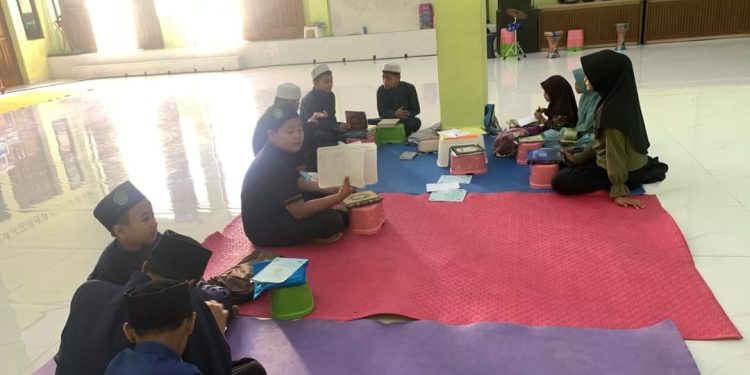 KH Iim Abdul Karim: Setiap Sabtu, Santri Tahfidz Kelompok Asy-Syifa Biasakan Mengaji Bersama