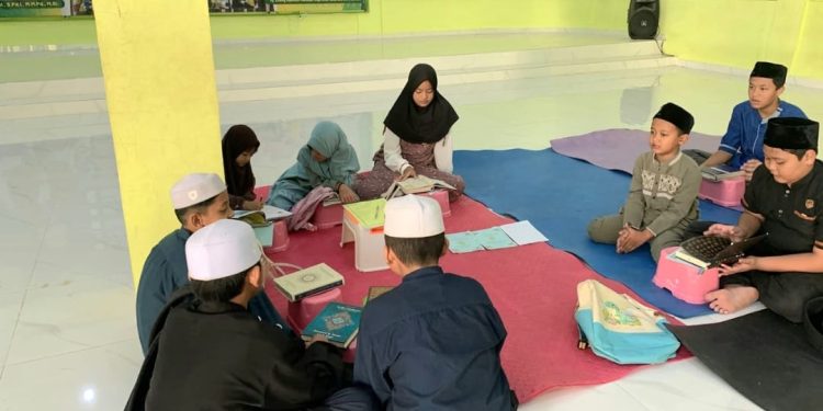 Suasana Penuh Khidmat, Monitoring Tahfidz Al-Quran Fathiyyah Zahra Abdul Karim Fokus pada Murajaah Pagi