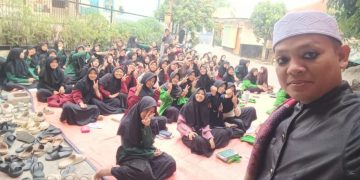 Awali Pagi dengan Sholawat, Santriawati Ponpes Baitussalam Cibolang Girang Siap Mengaji Kitab Kuning